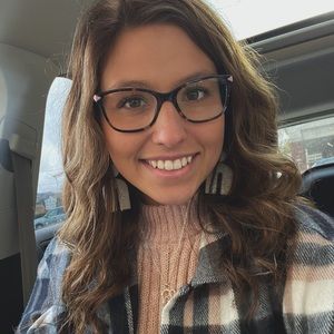 Meet your Posher, Joelle